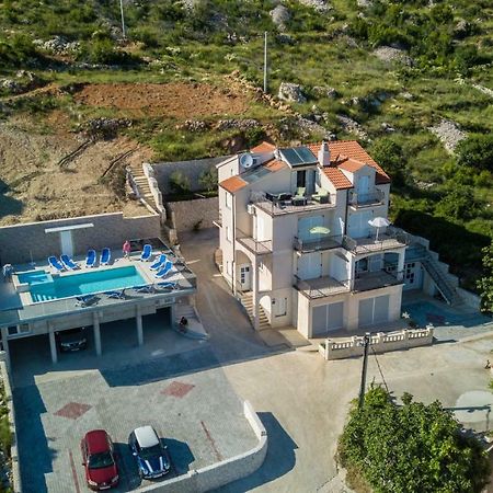 אומיס Apartments Pusic מראה חיצוני תמונה