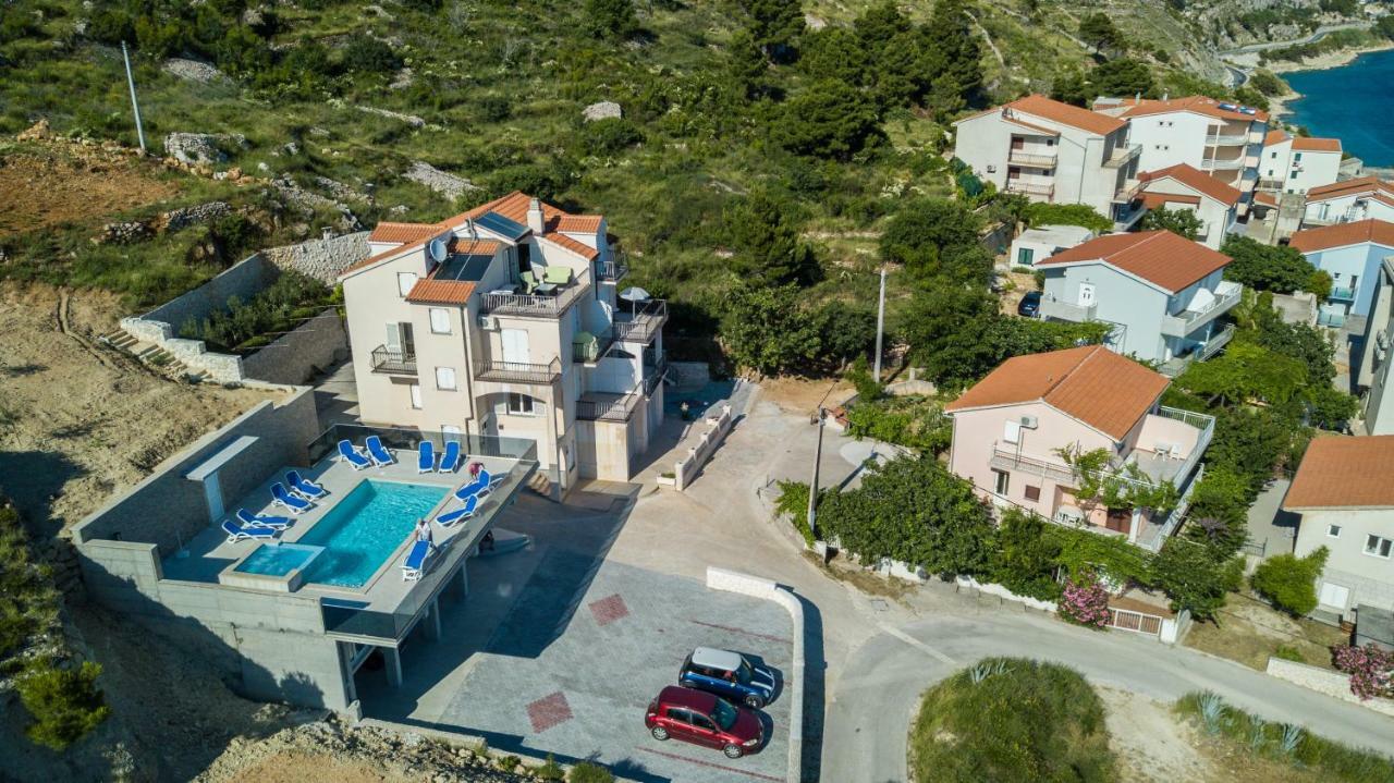 אומיס Apartments Pusic מראה חיצוני תמונה