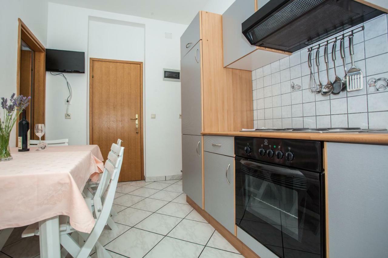 אומיס Apartments Pusic מראה חיצוני תמונה