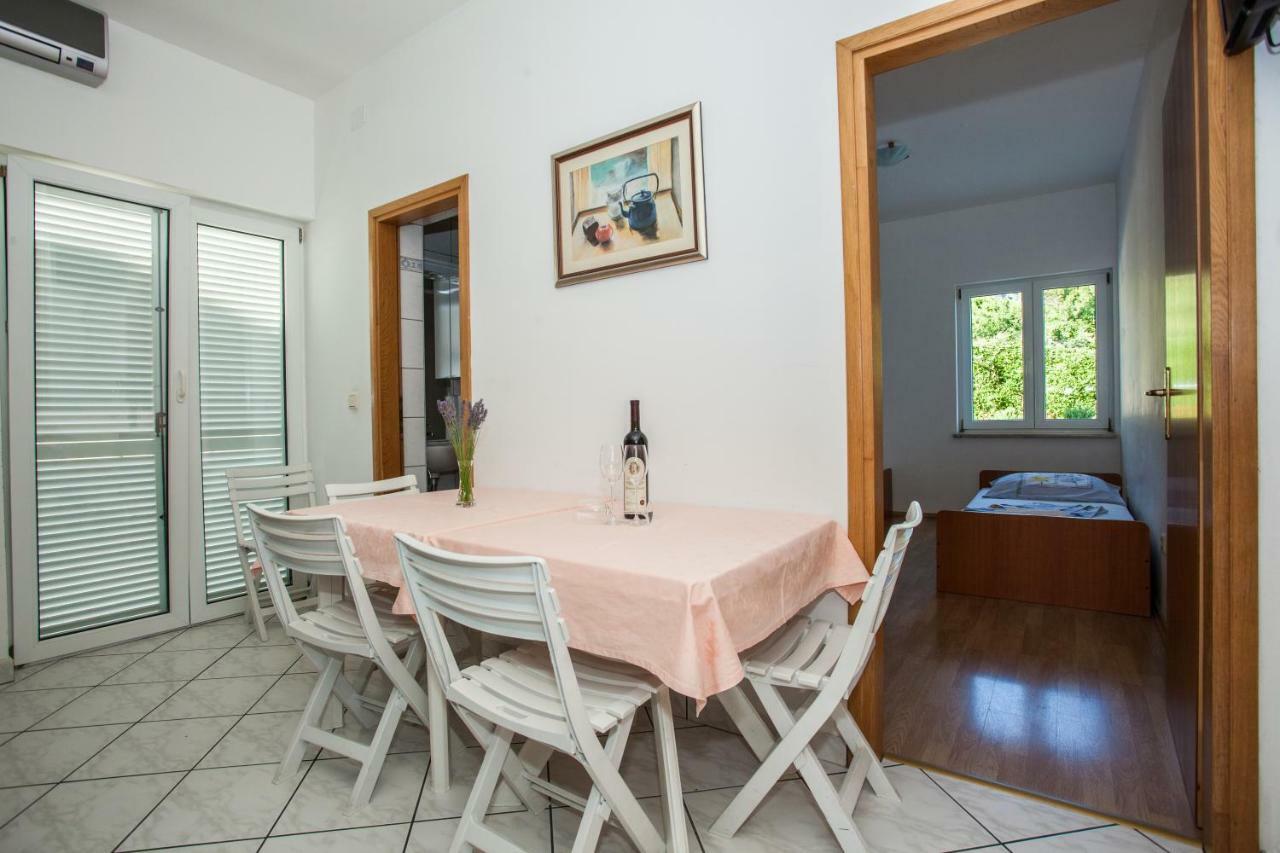 אומיס Apartments Pusic מראה חיצוני תמונה